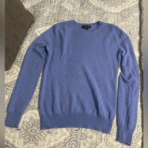 Tahari light cornflower blue 100% cashmere sweater size L